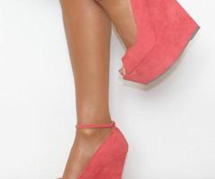 556238_323968137672048_488575711_n_thumb