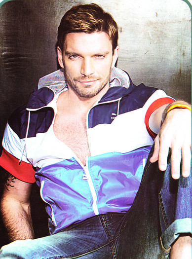  - Julian Gil