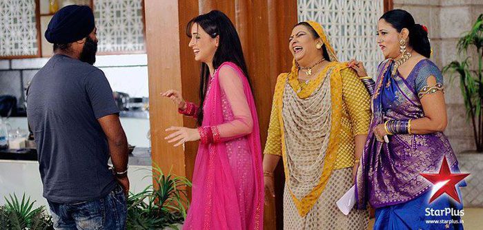 Iss-pyaar-ko-kya-naam-doon (10)