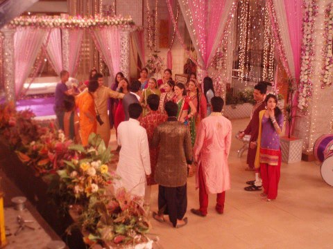 Iss-pyaar-ko-kya-naam-doon (14)