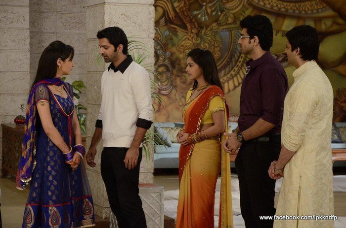 Iss-pyaar-ko-kya-naam-doon (16)