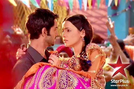 Iss-pyaar-ko-kya-naam-doon (25)