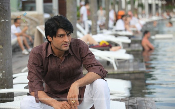 Diya Aur Baati Hum (71)