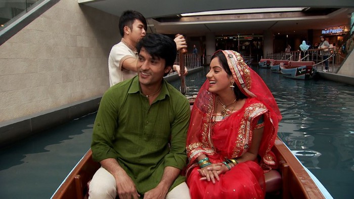 Diya Aur Baati Hum (75)