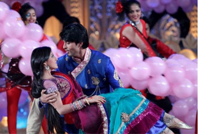 Diya Aur Baati Hum (79)