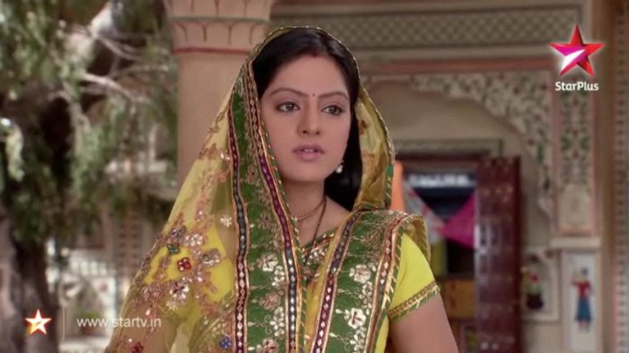 Diya Aur Baati Hum (82)