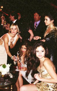 422264_357622264335112_1496336438_n - Selena Gomez Golden Globe