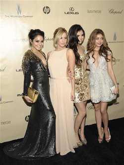541902_357609717669700_1965379125_n - Selena Gomez Golden Globe
