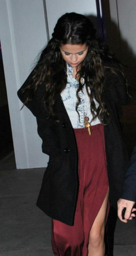 1198_356894294407909_1293789564_n - Selena leaving BOA Steakhouse