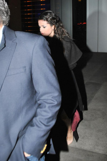 65829_356892667741405_1925916882_n - Selena leaving BOA Steakhouse