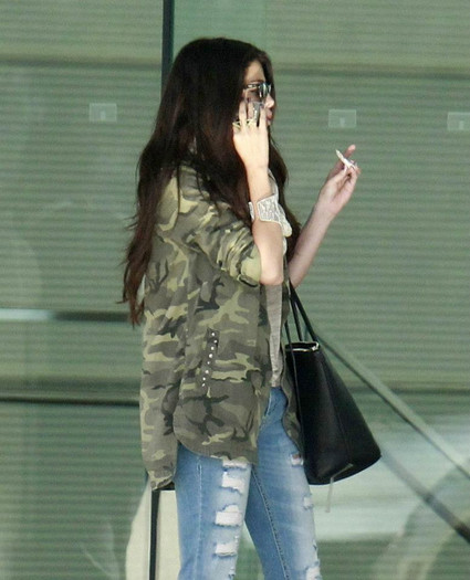 207667_355695411194464_1560249816_n - Selena in California