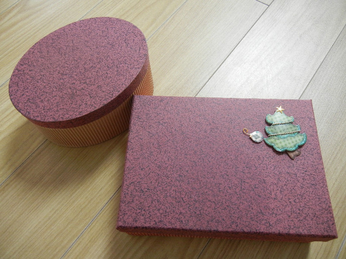 Christmas Paper Boxes; Cutii carton.
