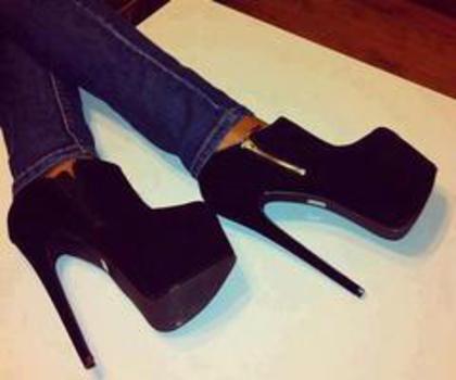 393094_555884151108061_1818772375_n_thumb