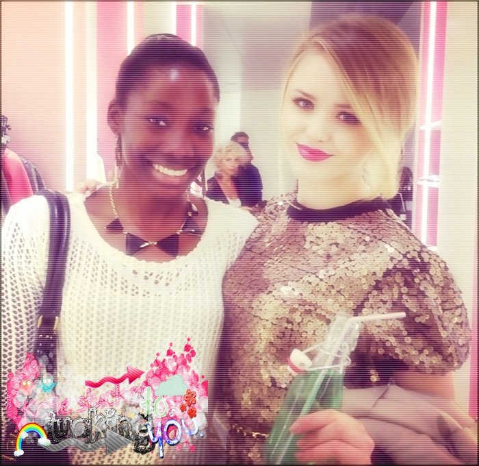 ; you and ă mirror . # malik . așea . - aduce de mâncare -