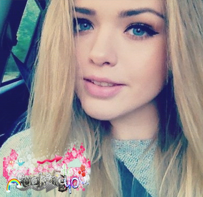 ; da știu , și o să mănânc wasabi numai pentru tine și o să-ți dau + click; mountain dew blueberry sau d-ăla de-ți place ție :x # malik . AȘA :3 ce frumos . - îi bagă un chips în gură :3 - TE IUBESC # dem
