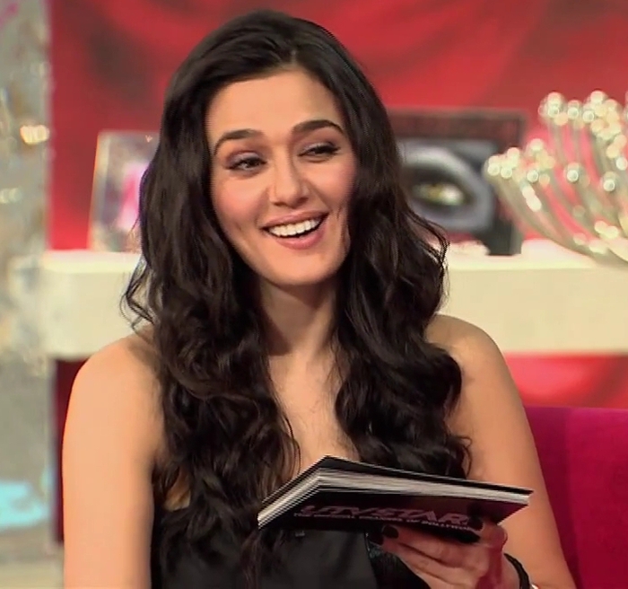 Up Close and Personal with PZ - Saif Ali Khan - Full Episode UTVSTARS HD_(720p).mp4_001642320 - Preity Zinta 04