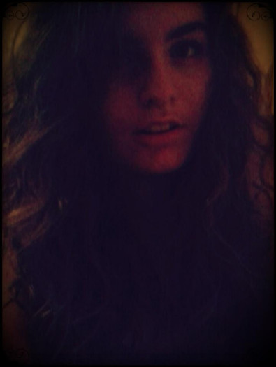 ; aici sunt, vţm ;x;x;x. pupză-mă.