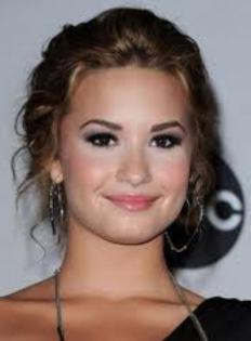 images (34) - poze cu demi lovato