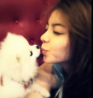 ailee with her dog - Ailee