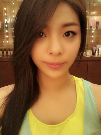 ailee_takes_a_selca_for_twitter-10620 - Ailee