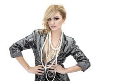 images (51) - poze cu alexandra stan