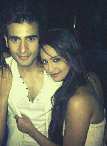 BAqr7yMCIAEL8WC - Krystle Dsouza and Karan Tacker