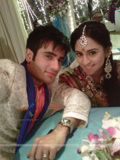 171723-karan-tacker-and-krystle-douza-in-ek-hazaron-mein-meri-behna-ha - Krystle Dsouza and Karan Tacker