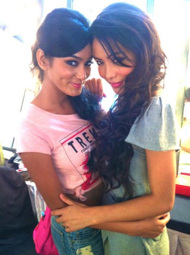 71655_459300980798484_1525988079_n - Sana Khan