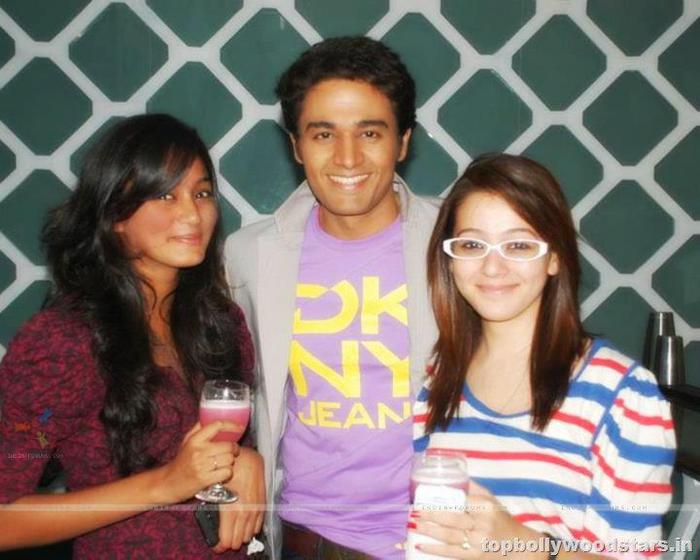 227670_465817953480120_1229227514_n - Sana Khan