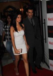 580098_104788439671473_467035953_n - Jennifer and Karan Singh Grover