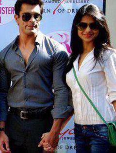 422749_339933569390099_228176933899097_1036238_1190521871_n - Jennifer and Karan Singh Grover