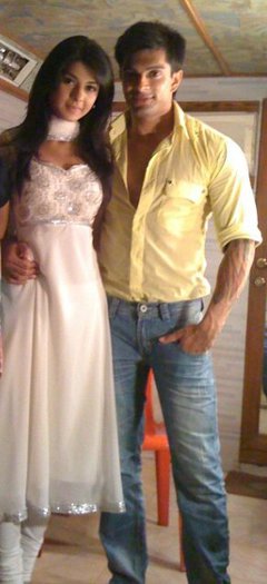 37419_400848516587_366160556587_4373460_4405643_n - Jennifer and Karan Singh Grover