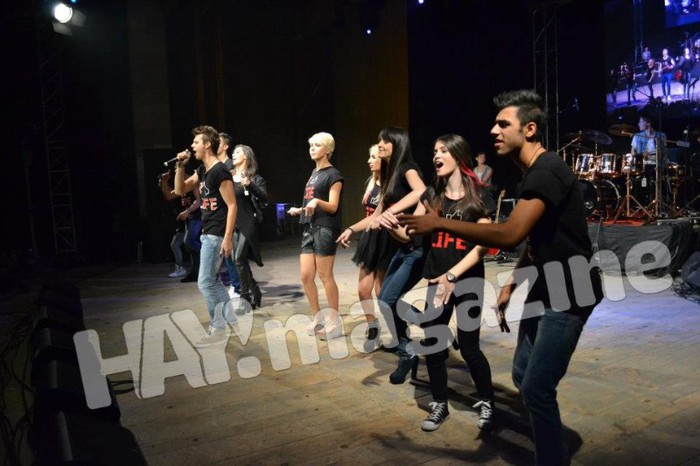 14410_447451298625507_287279322_n - Lala - Concert Ploiesti _ x 3