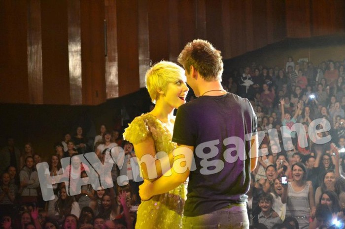 533861_447451578625479_1535056411_n - Lala - Concert Ploiesti _ x 3