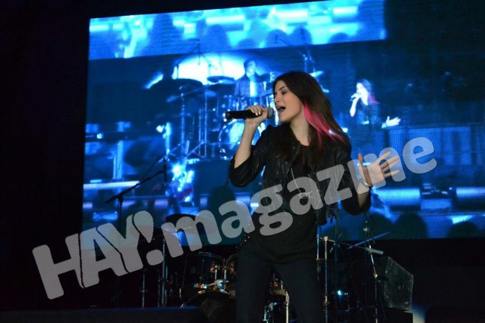 281499_445725698798067_1046939441_n