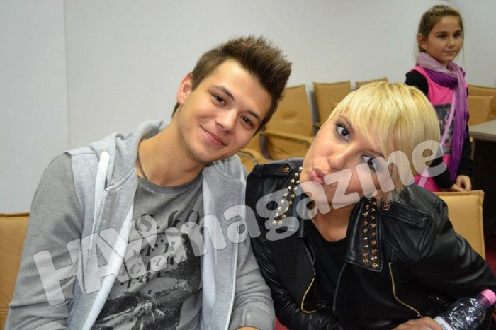 281504_445723378798299_2104166971_n