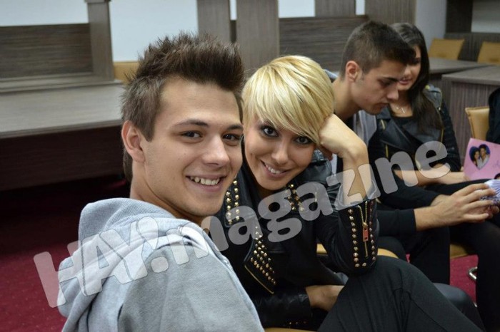 281579_445723035465000_1945171930_n