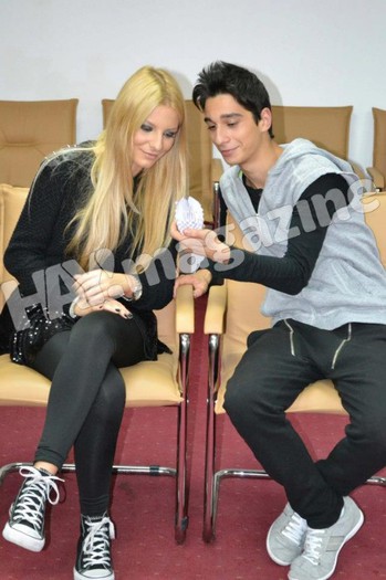 285648_445722865465017_977961572_n