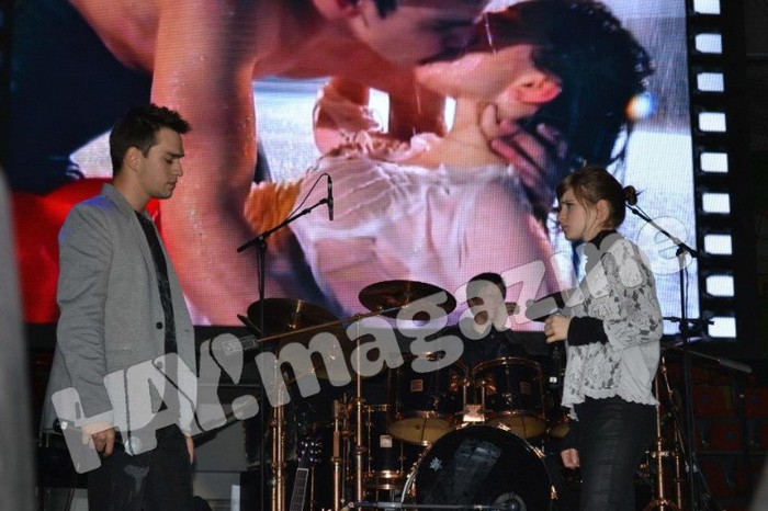 320464_445725842131386_1344121330_n