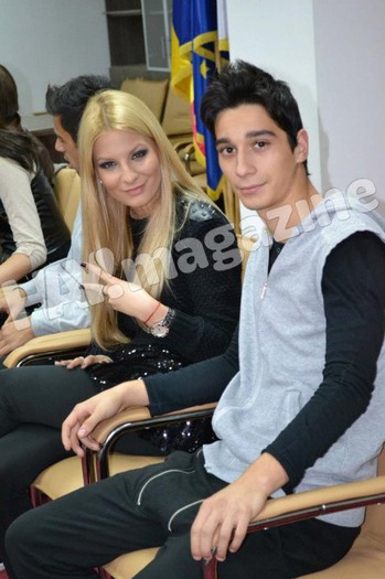 404744_445722712131699_2026373699_n