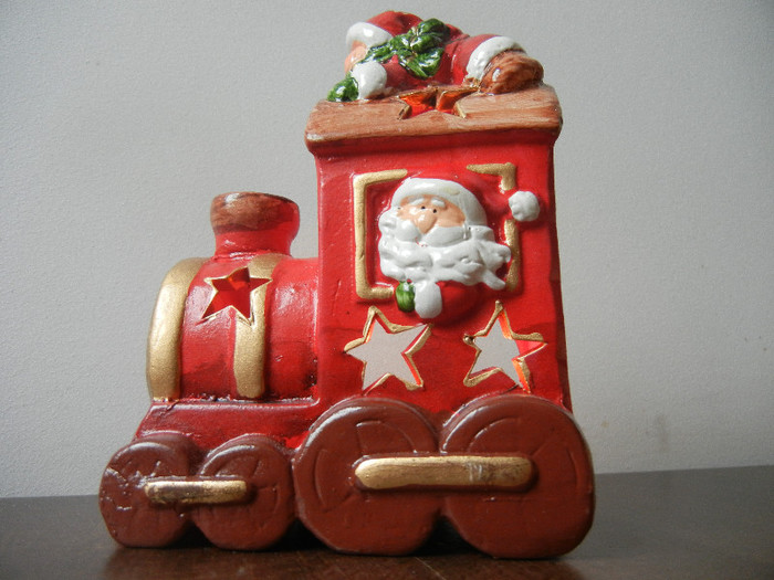 Christmas Train Candle Holder; trenulet ceramica pt. lumanare.
