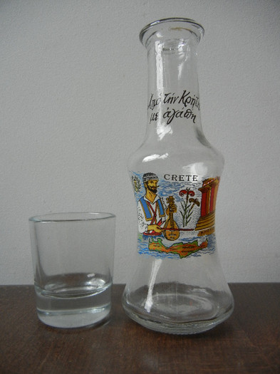 Ouzo Bottle & Glass; sticluta & paharel pt. uzo.
