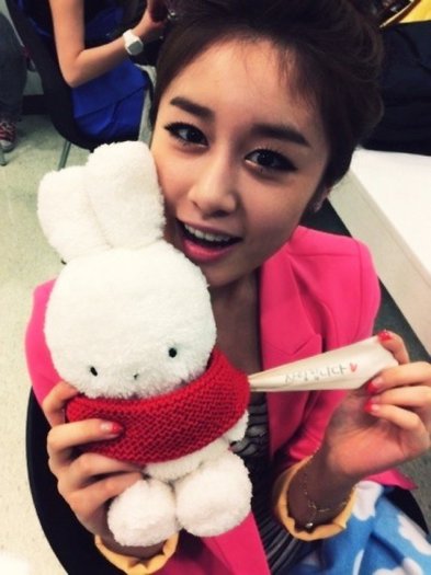 jiyeon-t-ara-th-hin-s-d-thng-vi-qu-ca-fan-64