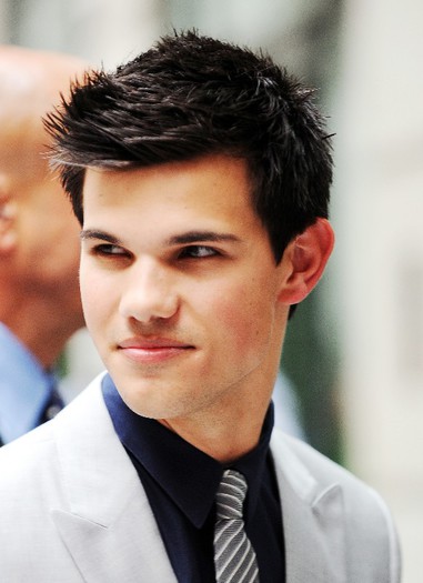 Taylor-Lautner-taylor-lautner-22690855-1862-2560