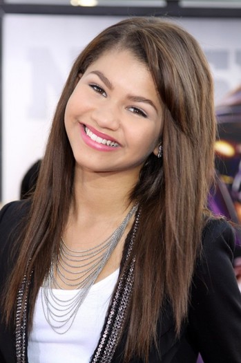 hot-pics-of-zendaya-15-682x1024