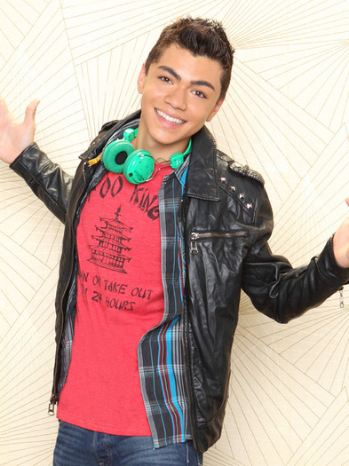 Shake-it-up-adam-irigoyen-4
