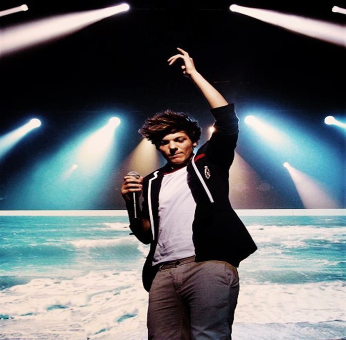 => *ii da una* + VACO ! >:P + *se stramba*#malik + Heii ! :) *hug*#emm + .