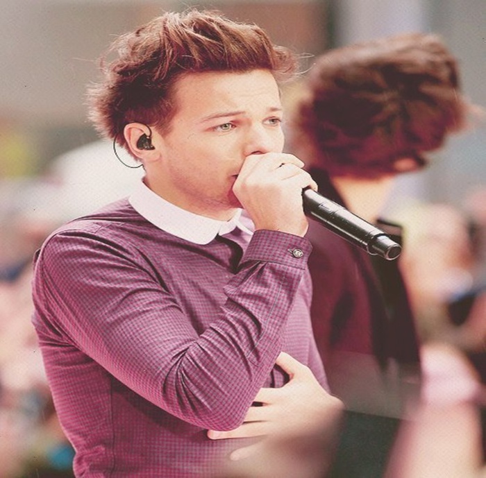 => *Se uita la el gen O__O* + Ce ai ...? :) + Ti sa urcat bautura la cap..? :) #malik . - just THE - 10th EPISODE - O1O