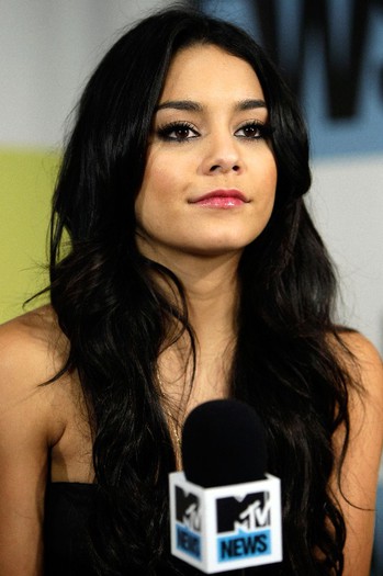 Vanessa-Hudgens-198