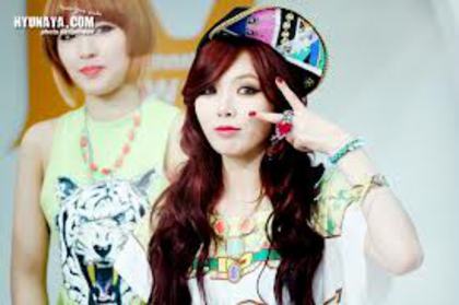 hyuna y sign